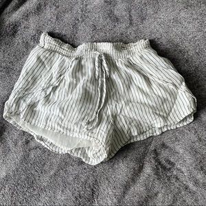 American Eagle Flowy Shorts S